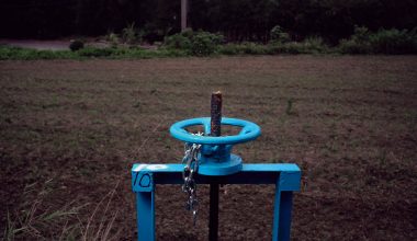 苗栗南庄的南埔水圳自去年十月上鎖，禁止灌溉用水。(攝影／劉子正)