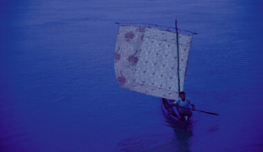 憶起上回在欽敦江上的夜暮低垂下，張著花布拼補的帆返家的漁民。(攝影／王志宏)