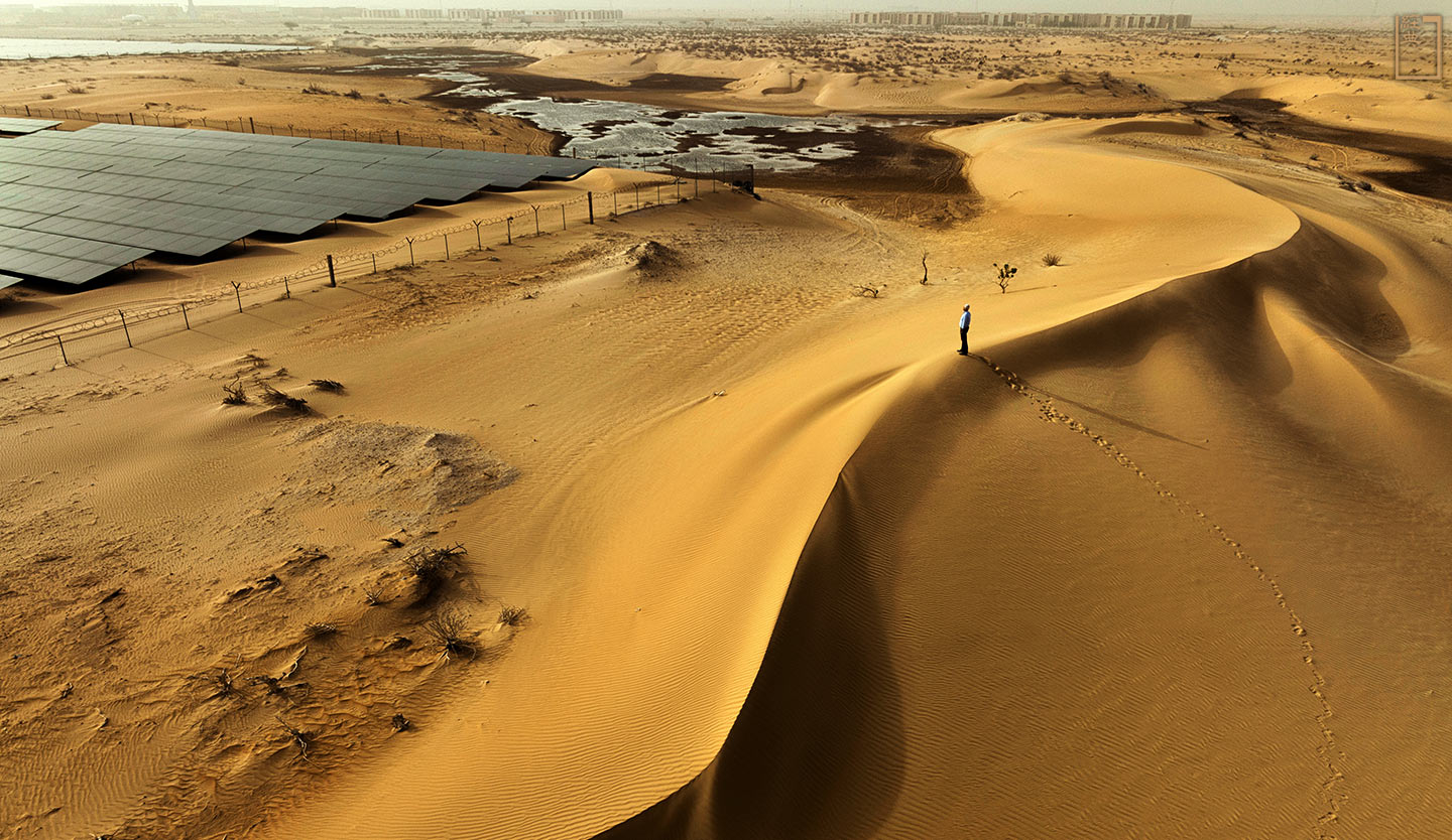 法國能源企業家期望打造一個綠氫新世界，從西班牙起步，遊走四方，串聯上中下游產業鏈。為了擴大氫能版圖，他決定遠赴撒哈拉沙漠尋找盟友。(攝影／金峰)