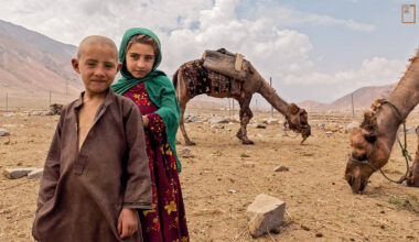 在阿富汗這塊長年飽受戰亂所苦的土地上，牧人們即便顛沛流離，仍未曾想過放棄游牧傳統。(攝影／Bruno Zanzottera／Parallelozero)
