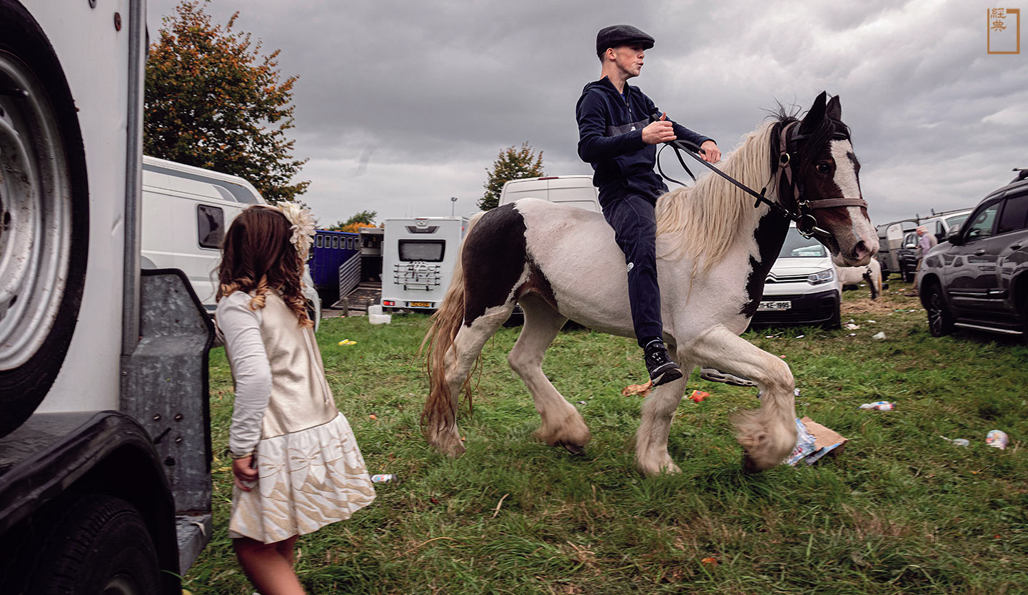 在愛爾蘭草原上，生活著一群愛好自由的流浪者，他們是飼育美麗馬匹、打造精緻藝品的匠人。(攝影／Carlo Bevilacqua and Alessandra De Vito／Parallelozero)