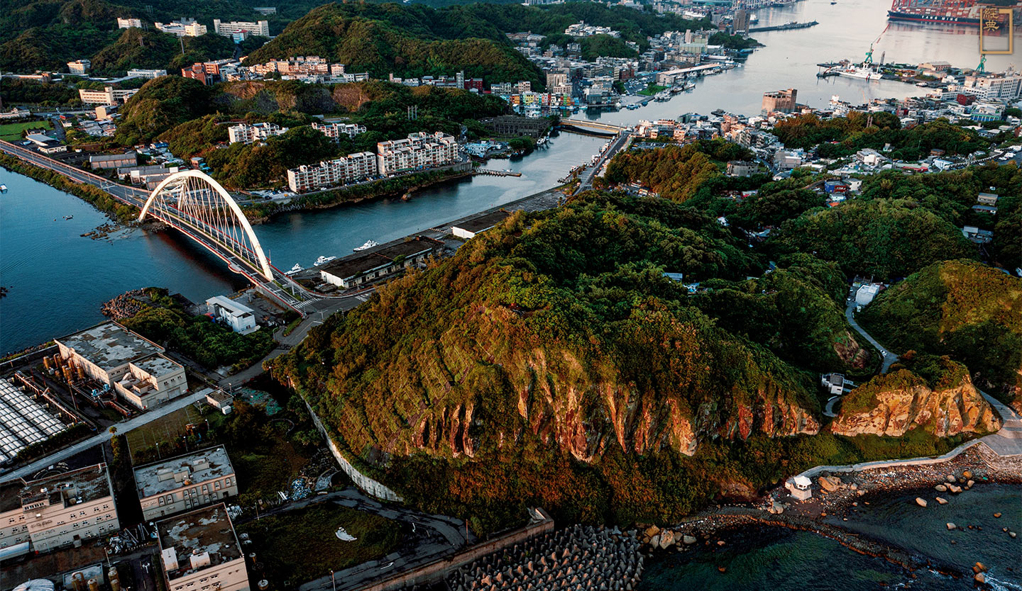 和平島位於基隆港的東北方，是距離台灣最近的離島，走過和平橋或社寮橋便能從台灣本島跨到和平島。(攝影／鄭映航)