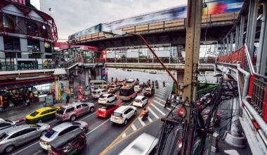 擁擠，是曼谷街頭每天的風景，這座城市看起來很侷促。(圖片／達志影像)